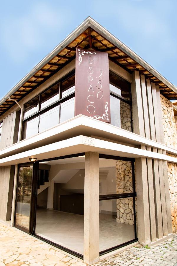 Espaco 250 - Apto Mobiliado, 3 Quartos, Sendo Uma Suite, Banheiro Social, Cozinha Completa, Sala De Estar, Ar Condicionado, Tv E Internet Tiradentes Esterno foto